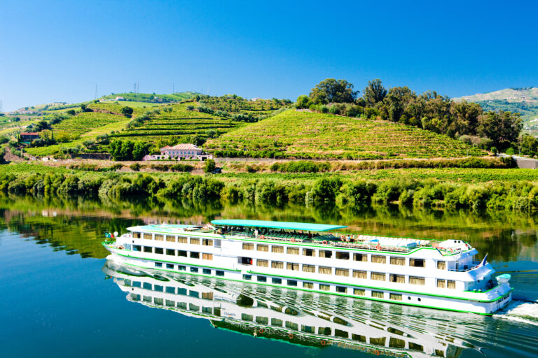 Niedrigwasser bei Flusskreuzfahrt: Rechte
